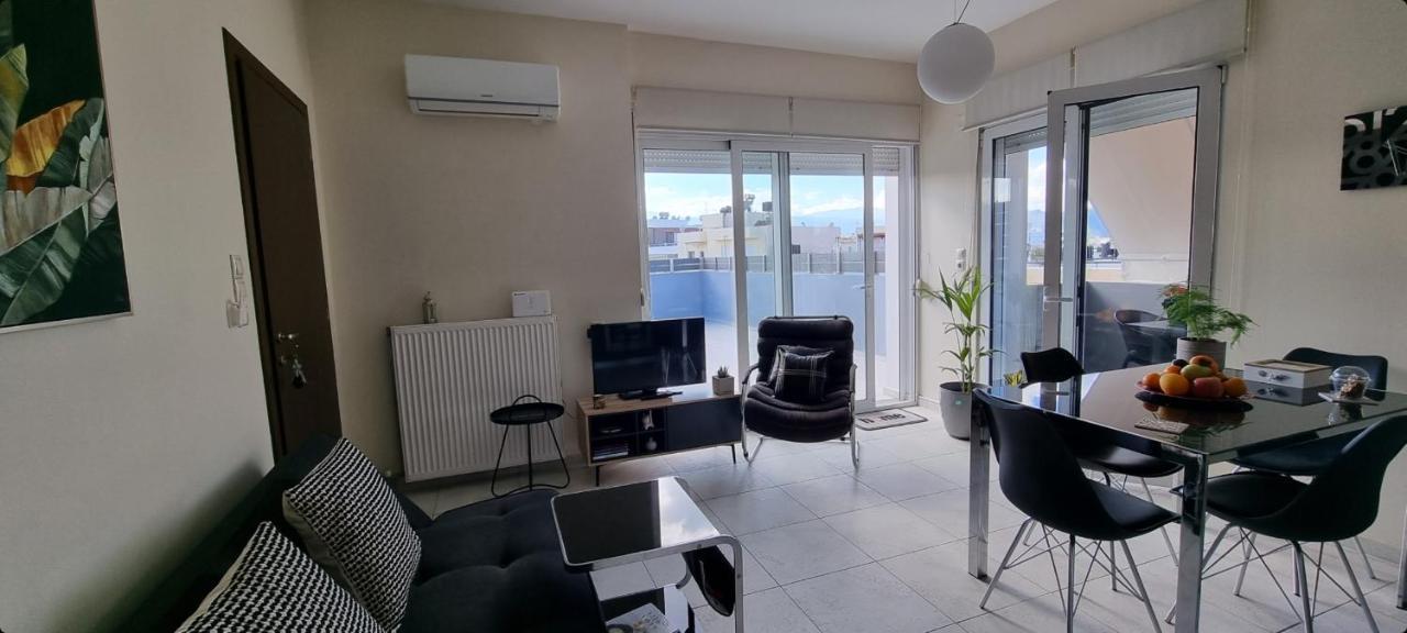 Bright & Modern Apt With View イラクリオン エクステリア 写真