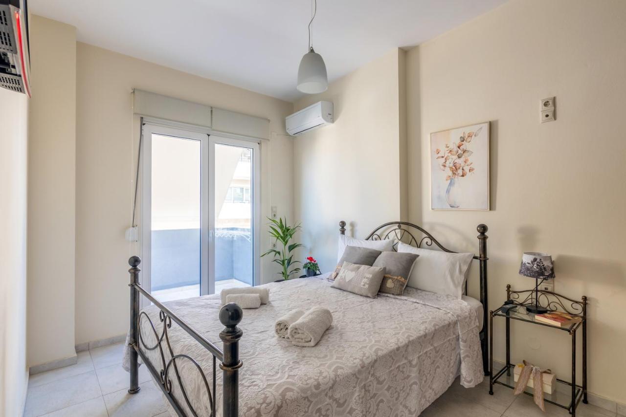 Bright & Modern Apt With View イラクリオン エクステリア 写真